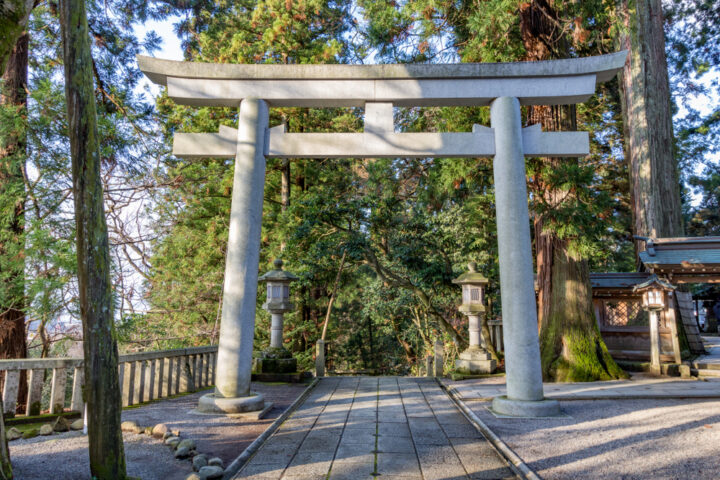お祓いした方がいい人の特徴！効果や体験談、東京の最強神社は？
