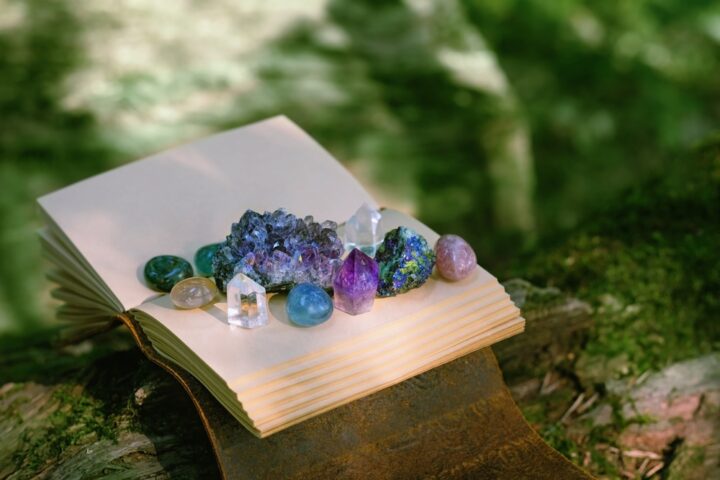 タンザナイトは人を選ぶ？おすすめな人や得られる効果をご紹介！