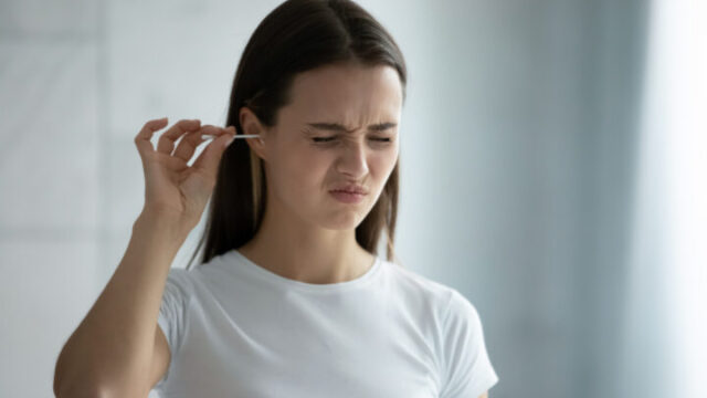 耳鳴りのスピリチュアルな意味は？右耳・左耳・音の種類等による違い