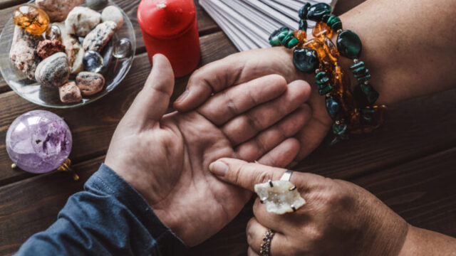 東京の当たる霊視占い5選！霊視鑑定や手相占いが凄い本物の占い師を紹介！