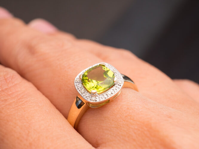 ペリドットのすごい効果とは？合う人の特徴や相性が良い石をご紹介！ 