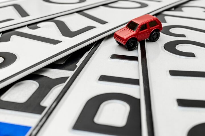 【車のナンバー占い】計算方法と縁起の良い数字、悪い結果の対処法