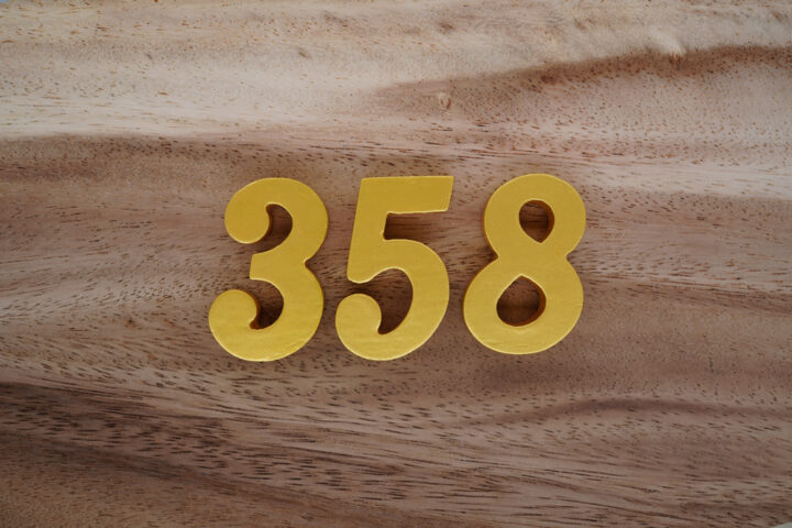 金持ちの車のナンバーには358がある？意味や縁起の良い番号とは？