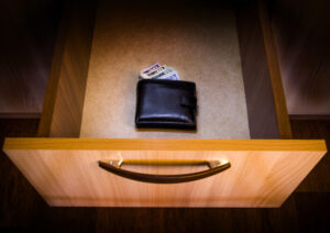 財布を使い始めに寝かせるとは？正しい財布の寝かせ方を紹介！